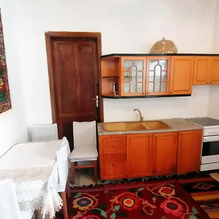 Karagjozi Сasa de vacaciones Gjirokastër